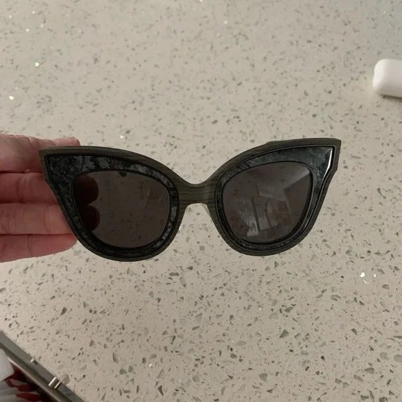 GENTLE MONSTER | Accessories | Gentle Monster Sunglasses  display picture 2